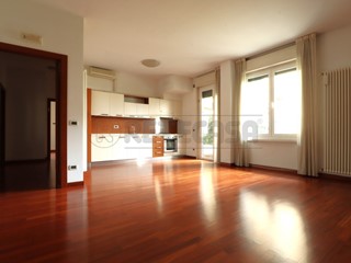 Appartamento in Affitto a Vicenza, 1'100&euro;, 125 m², arredato, con Box