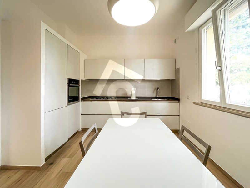 Trilocale in Vendita a Jesi, zona ZONA 4A, 258'000&euro;, 105 m², arredato, con Box