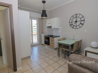 Appartamento in Affitto a Genova, zona Sestri Ponente, 1'000&euro;, 95 m², arredato