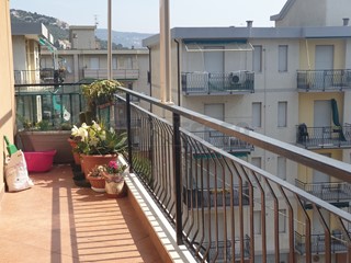 Appartamento in Vendita a Pietra Ligure, 295'000&euro;, 75 m², arredato