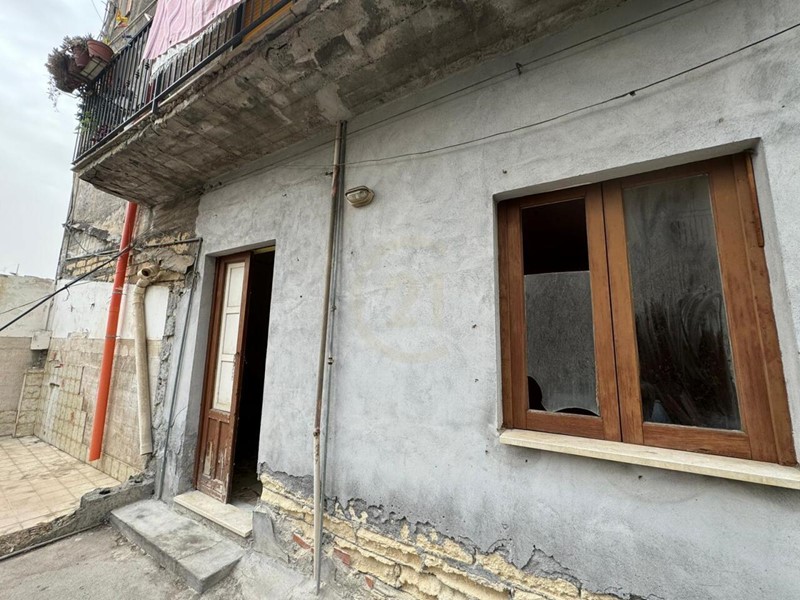 Bilocale in Vendita a Misterbianco, zona Piano Tavola, 33'000&euro;, 45 m²