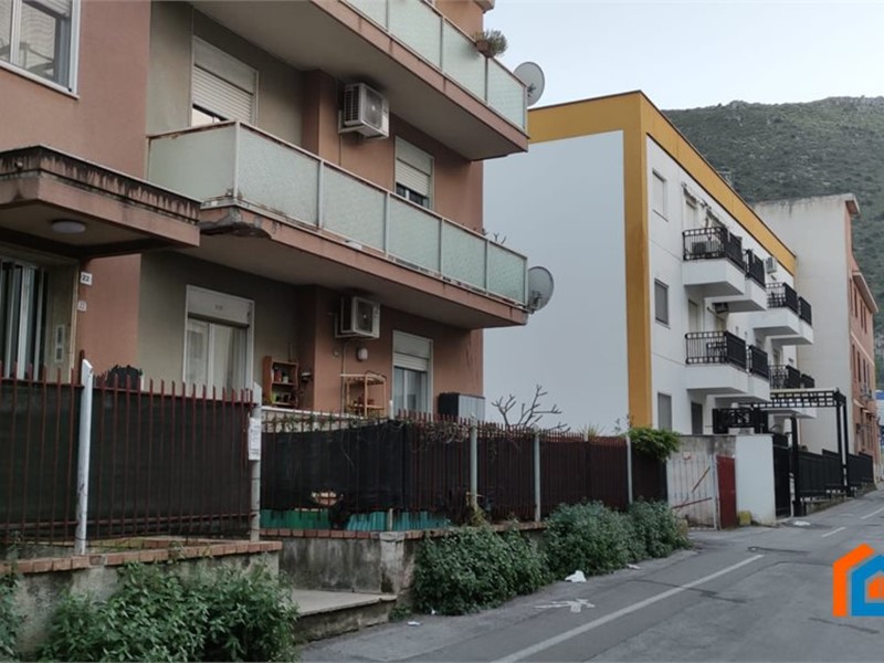 Appartamento in Vendita a Palermo, 189'000&euro;, 140 m²