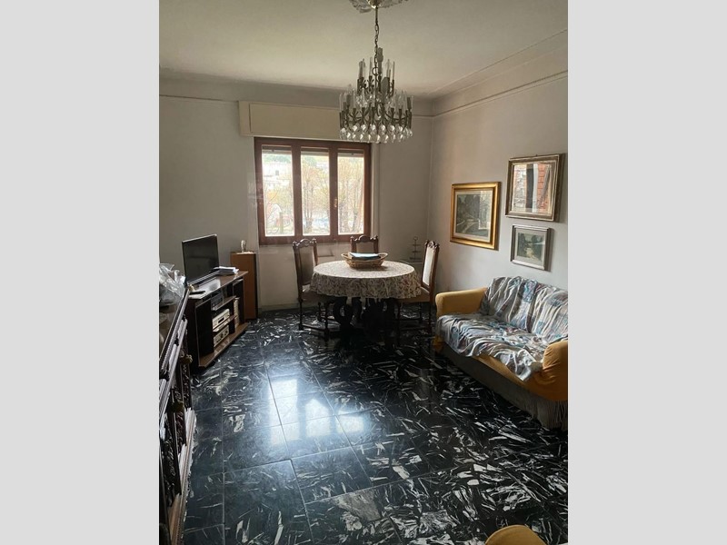 Quadrilocale in Vendita a Carrara, 140'000&euro;, 100 m²