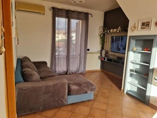 Appartamento in Vendita a Massa, zona Marina di Massa, 310'000&euro;, 105 m², arredato, con Box