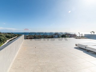 Appartamento in Vendita a Aci Castello, 450'000&euro;, 155 m²