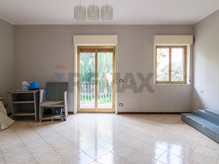 Quadrilocale in Vendita a Aci Catena, 79'000&euro;, 114 m²