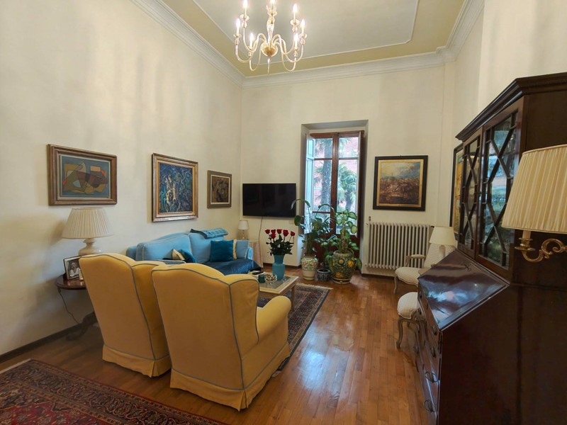 Quadrilocale in Affitto a Teramo, 900&euro;, 200 m²