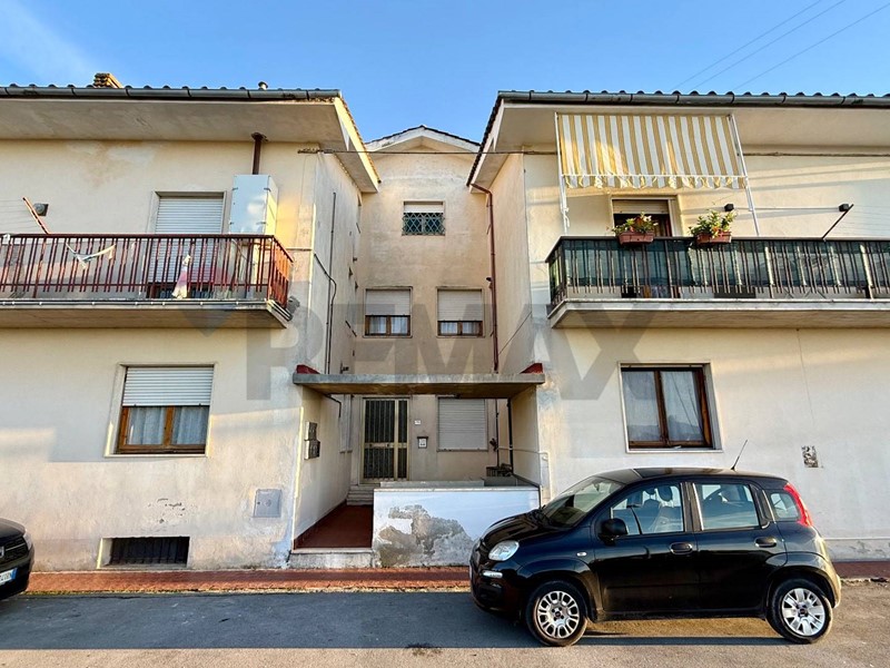 Appartamento in Vendita a Lamporecchio, 70'000&euro;, 214 m²