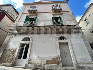 Appartamento in Vendita a Ragusa, 98'000&euro;, 287 m²