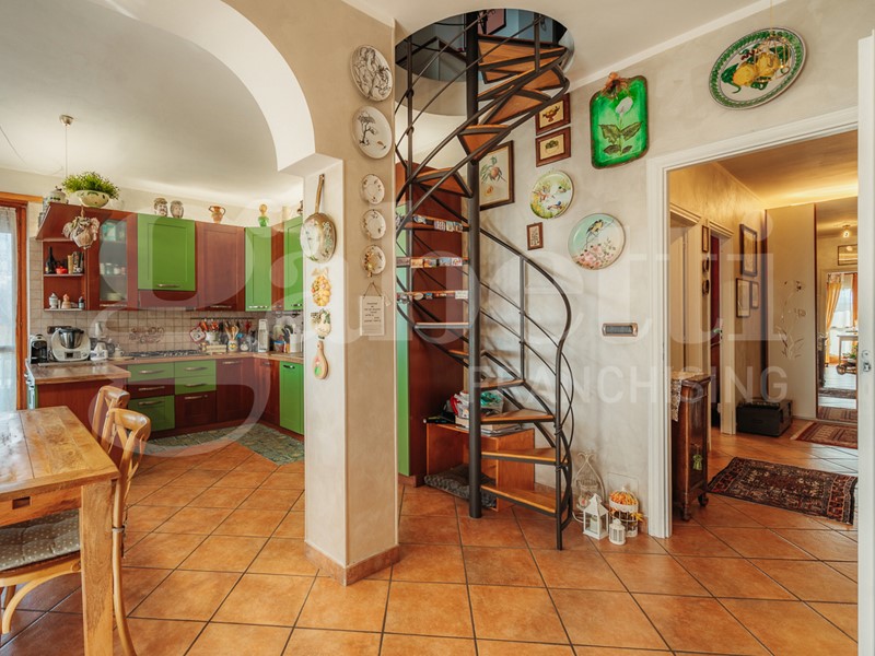 Appartamento in Vendita a Buriasco, 120'000&euro;, 160 m²