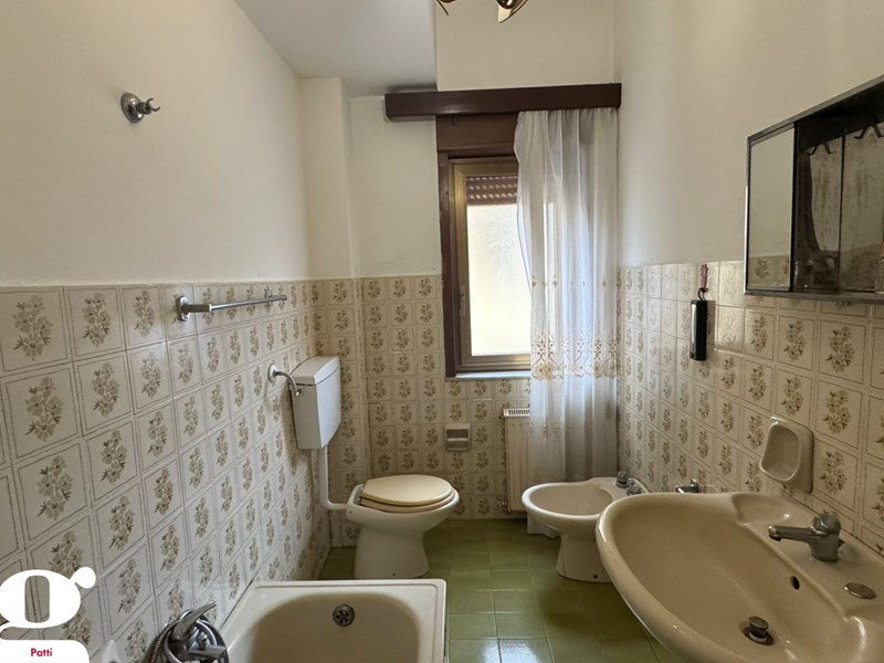 Trilocale in Vendita a Patti, 120'000&euro;, 90 m², con Box