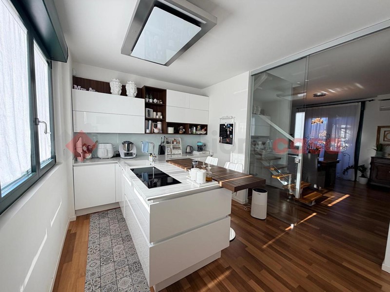 Quadrilocale in Vendita a Cerro Maggiore, 315'000&euro;, 150 m², con Box