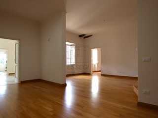Appartamento in Affitto a Lucca, zona Centro storico, 2'300&euro;, 200 m²