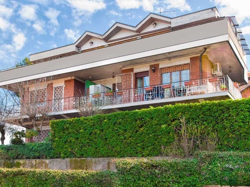 Trilocale in Vendita a Grottaferrata, 125'000&euro;, 68 m², con Box