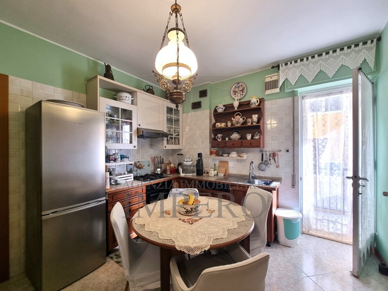 Trilocale in Vendita a Ventimiglia, zona Passeggiata Mare, 199'000&euro;, 65 m²
