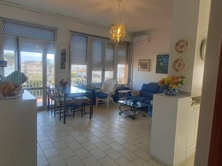 Quadrilocale in Affitto a Camaiore, zona Lido di Camaiore, 2'200&euro;, 80 m², arredato
