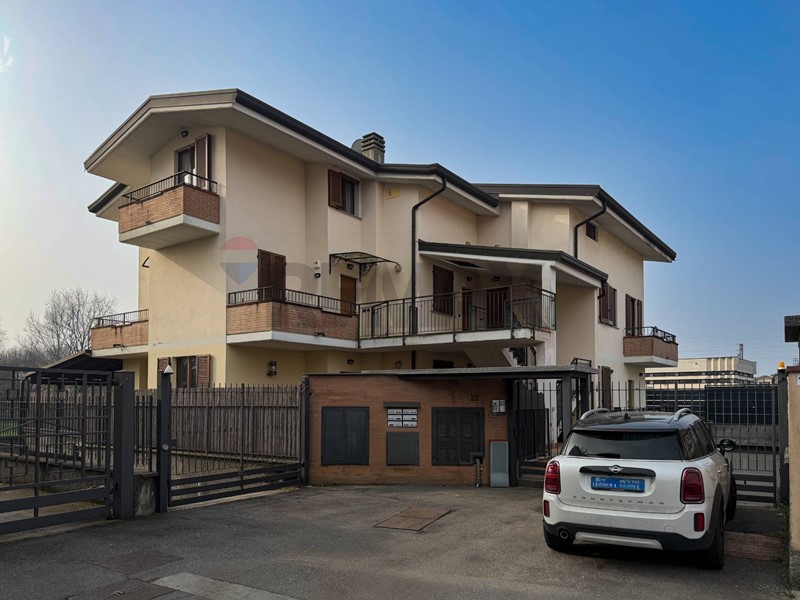 Trilocale in Vendita a Pogliano Milanese, 229'000&euro;, 101 m²