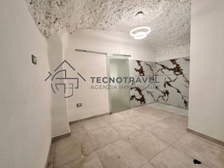 Trilocale in Vendita a Napoli, 89'000&euro;, 63 m²