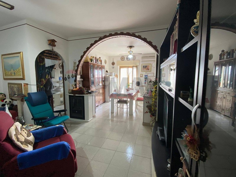 Quadrilocale in Vendita a Giardini Naxos, 108'000&euro;, 90 m²