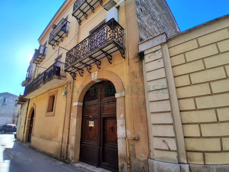 Quadrilocale in Vendita a Sparanise, 63'000&euro;, 110 m²