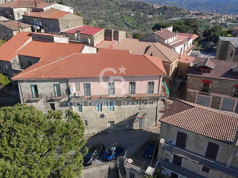 Appartamento in Vendita a Lustra, 65'000&euro;, 160 m²