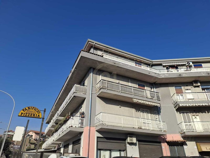 Trilocale in Vendita a Motta Sant'Anastasia, zona Centro, 115'000&euro;, 90 m²