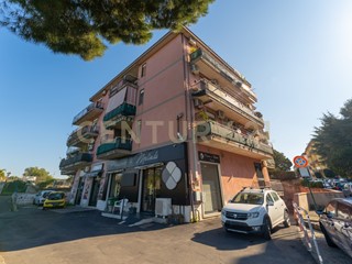 Appartamento in Vendita a San Giovanni la Punta, 130'000&euro;, 94 m², con Box