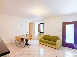 Trilocale in Vendita a Carate Brianza, 128'000&euro;, 75 m²