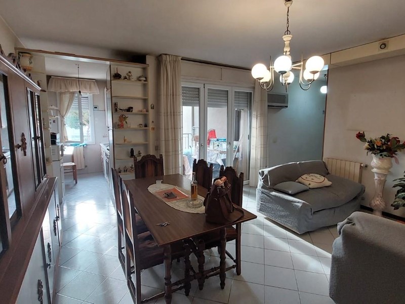 Appartamento in Vendita a Empoli, zona Ponte a Elsa, 200'000&euro;, 114 m², arredato, con Box