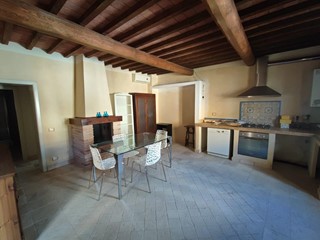 Trilocale in Vendita a Capannoli, zona San Pietro In Belvedere, 98'000&euro;, 72 m², arredato