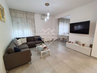 Quadrilocale in Vendita a Carrara, zona Marina di Carrara, 340'000&euro;, 100 m²