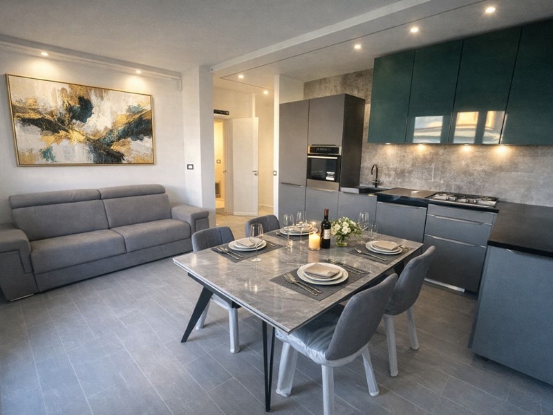 Trilocale in Vendita a Massa, zona Ronchi, 360'000&euro;, 70 m², arredato, con Box