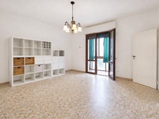 Appartamento in Vendita a Lucca, zona Sant'Anna, 245'000&euro;, 110 m², arredato, con Box