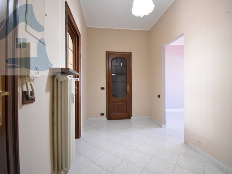 Bilocale in Vendita a Torino, 95'000&euro;, 65 m²