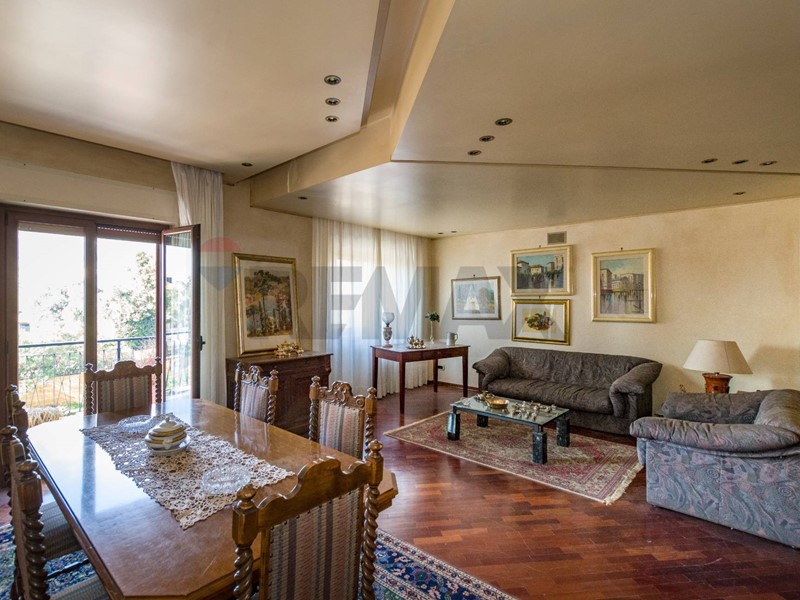 Appartamento in Vendita a Palermo, 290'000&euro;, 159 m²