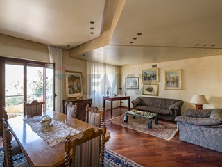 Appartamento in Vendita a Palermo, 290'000&euro;, 159 m²