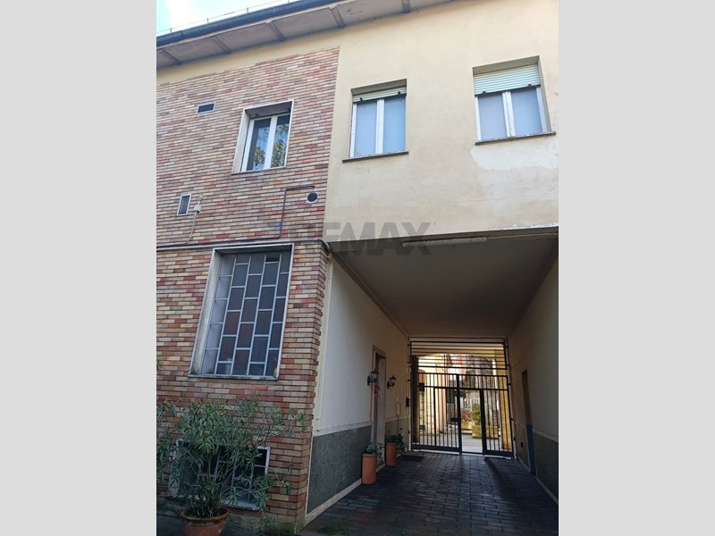 Quadrilocale in Vendita a Sannazzaro de' Burgondi, 125'000&euro;, 150 m²