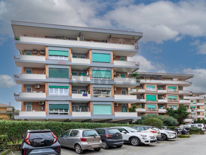 Bilocale in Vendita a Roma, 320'000&euro;, 82 m²