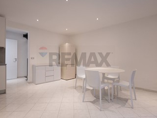 Bilocale in Vendita a Catania, 120'000&euro;, 83 m²