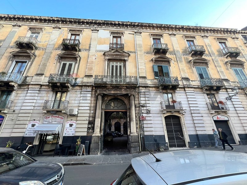 Appartamento in Vendita a Catania, 180'000&euro;, 169 m²