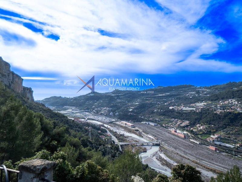 Trilocale in Vendita a Camporosso, 260'000&euro;, 93 m²