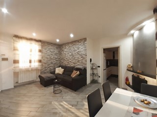 Bilocale in Vendita a Marnate, 115'000&euro;, 66 m², con Box