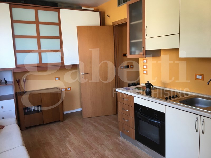 Monolocale in Vendita a Sanremo, 90'000&euro;, 32 m², arredato, con Box