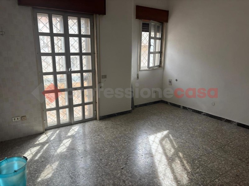 Trilocale in Vendita a Pulsano, 50'000&euro;, 70 m²