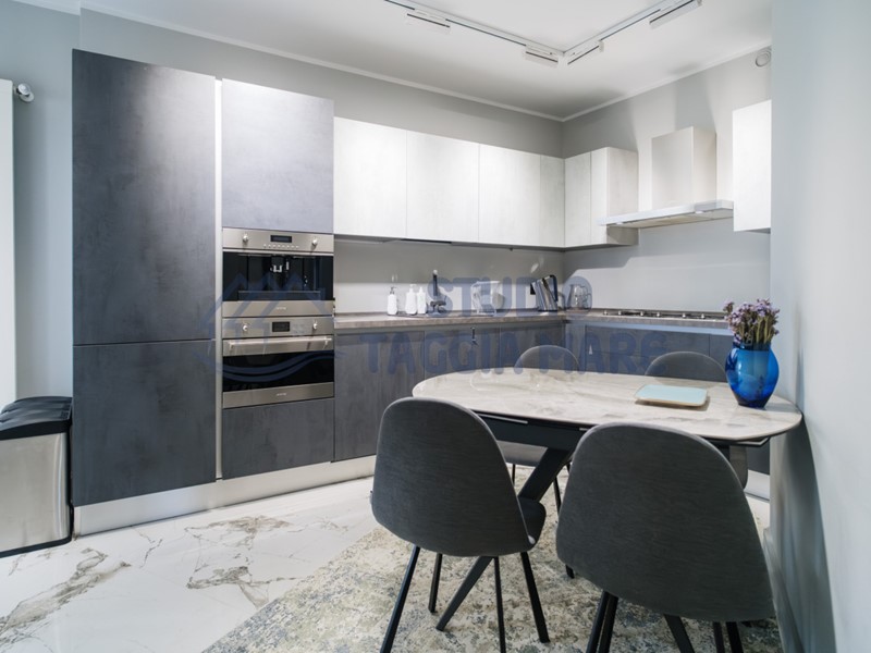 Quadrilocale in Vendita a Taggia, zona Arma Di Taggia, 410'000&euro;, 120 m²