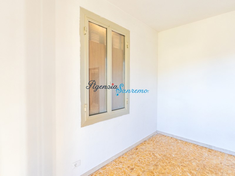 Trilocale in Vendita a Sanremo, 130'000&euro;, 66 m²