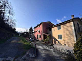 Appartamento in Vendita a Borzonasca, zona Galletto, 85'000&euro;, 80 m²