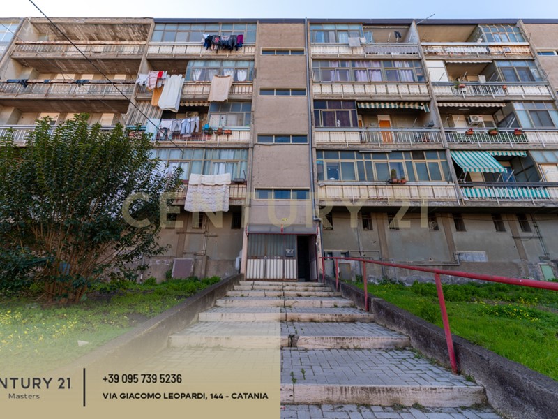 Appartamento in Vendita a Catania, 95'000&euro;, 94 m²