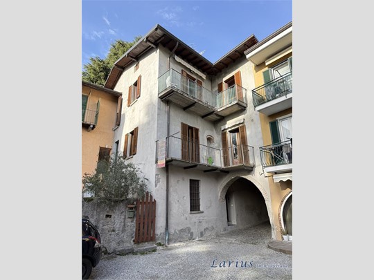 Appartamento in Vendita a Erba, 148'000&euro;, 149 m²