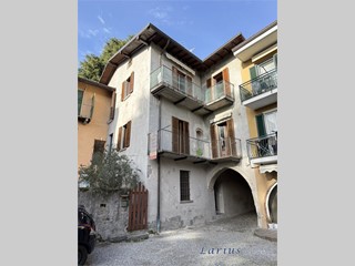 Appartamento in Vendita a Erba, 148'000&euro;, 149 m²